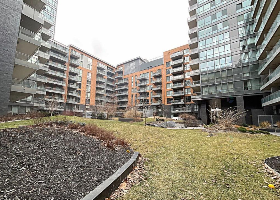 360, Rue Atateken, app. 703, Montréal