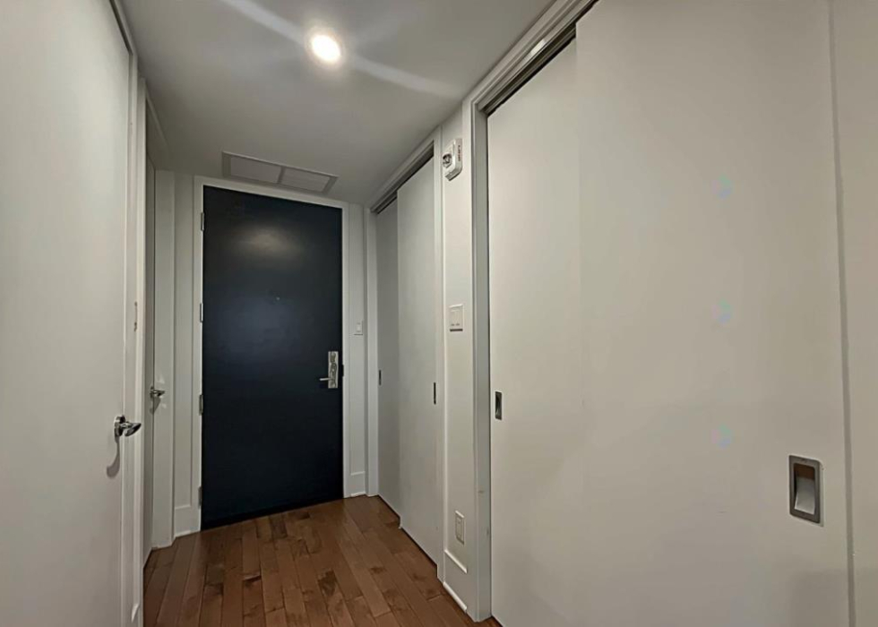 360, Rue Atateken, app. 703, Montréal