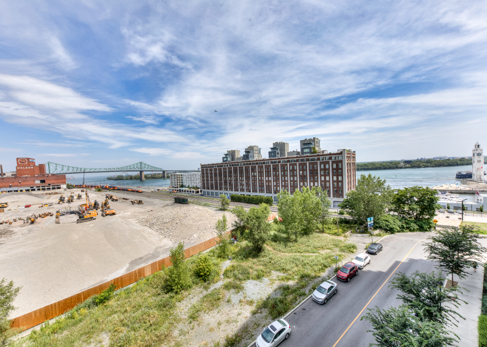 360, Rue Atateken, app. 703, Montréal