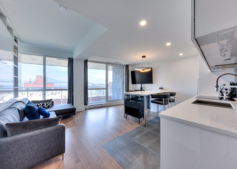 360, Rue Atateken, app. 703, Montréal