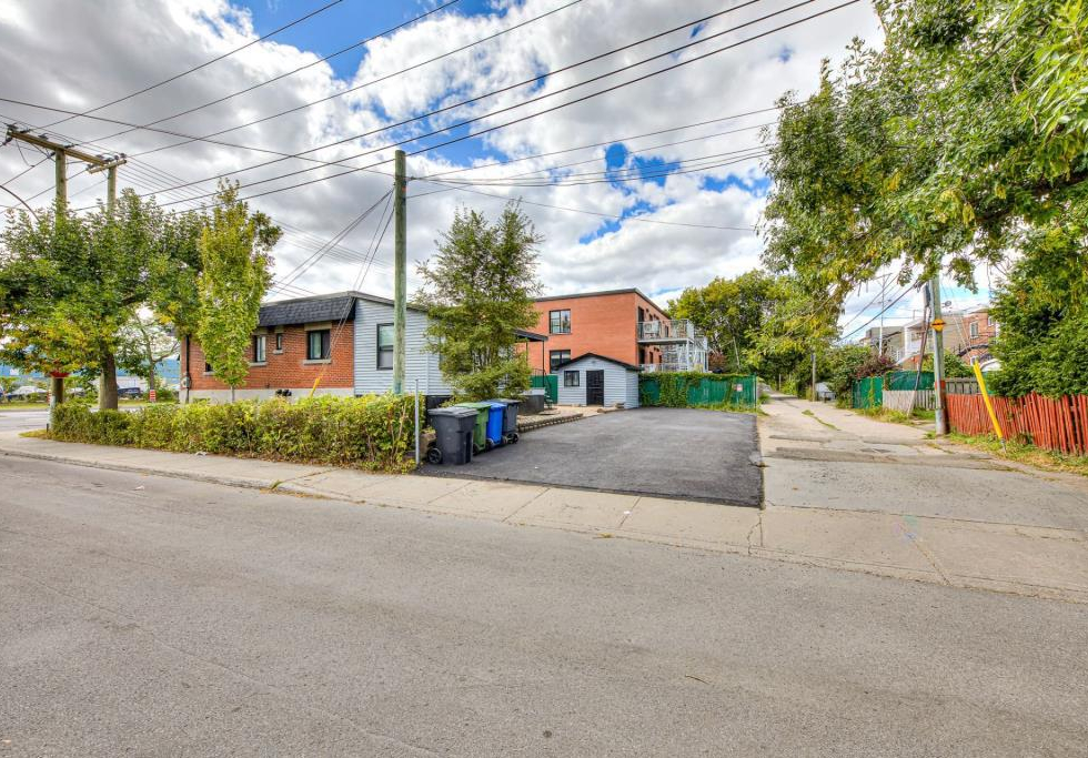 2351, Rue Dickson, Montréal