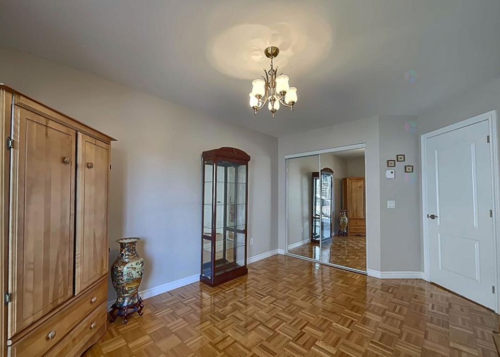 8923, Avenue René-Descartes, Montréal
