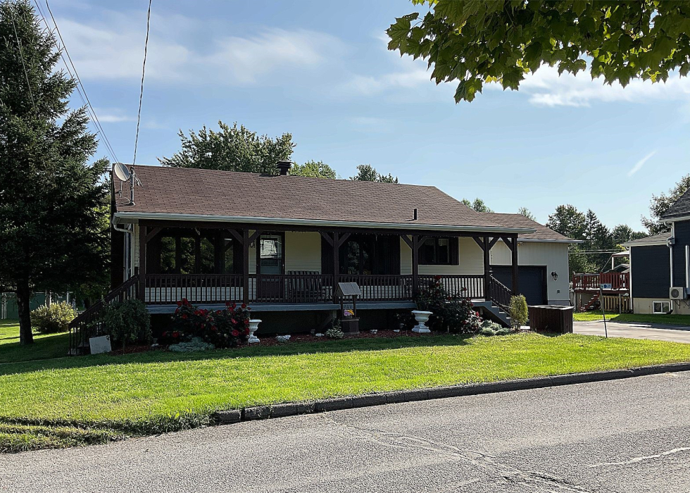 Maison – 353 Av. Jules-Léger, Saint-Anicet