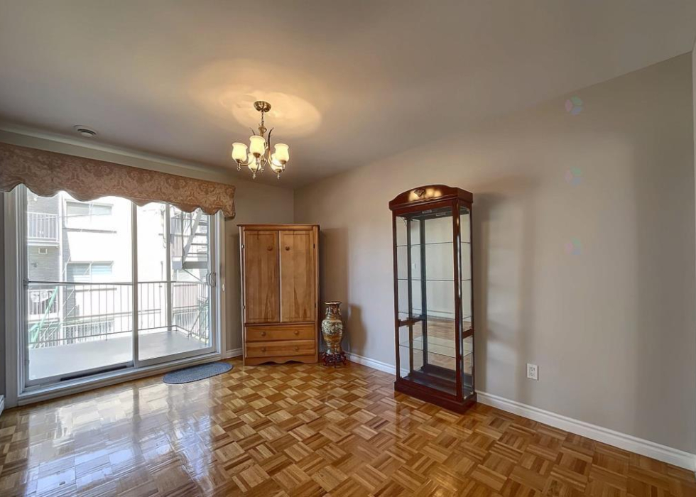 8923, Avenue René-Descartes, Montréal
